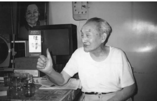 大國工匠，世紀豐碑 ——瀘州老窖永遠懷念酒界泰斗秦含章先生